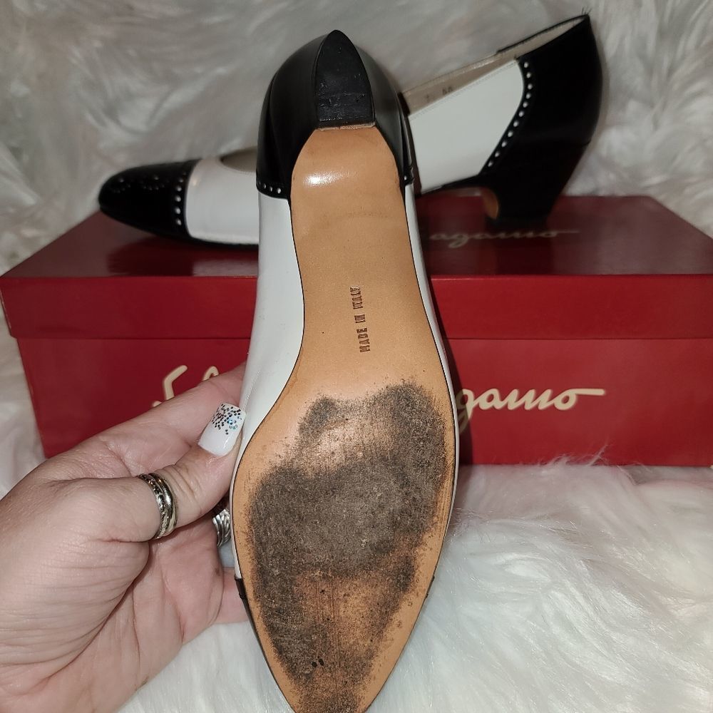 SALVATORE FERRAGAMO VINTAGE PUMP HEELS (7.5AA) - Picture 9 of 13